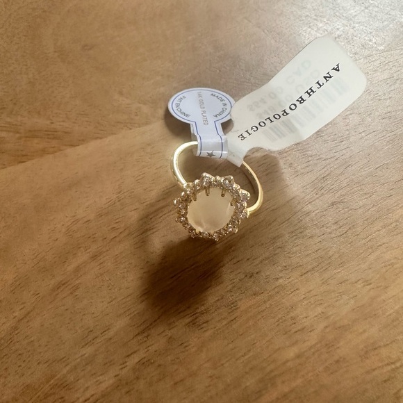 ANTHROPOLOGIE OVAL STONE RING IN WHITE - Picture 5 of 5